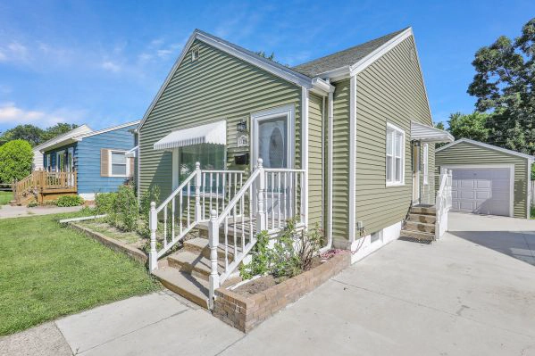 New sage green insulated vinyl siding installed by siding contractors near me in Lansing.