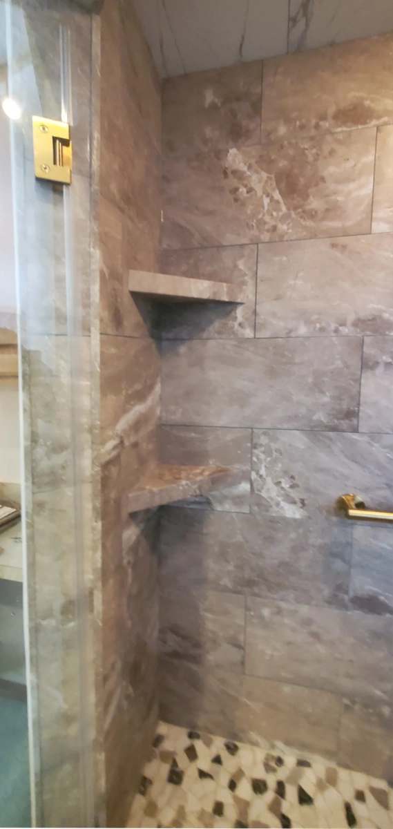 Custom tile corner shelves and flooring detail