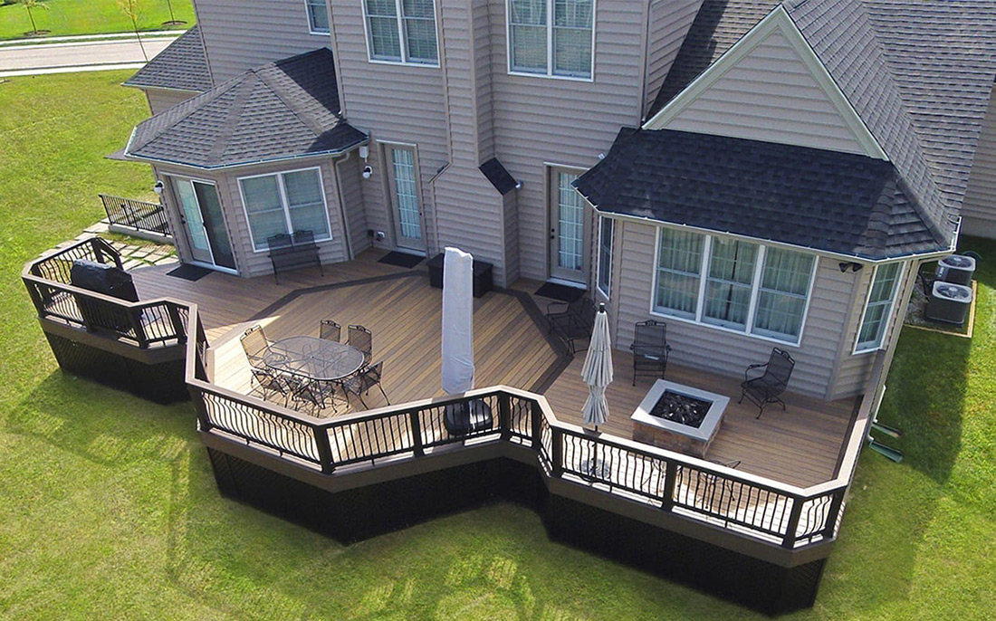 Classic Trex Composite Deck Enhances Outdoor Living in Holt, MI